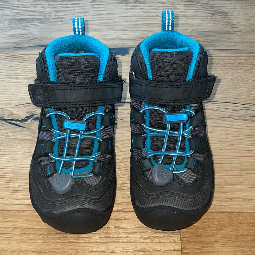 VGUC! Toddler Keen Boots!
